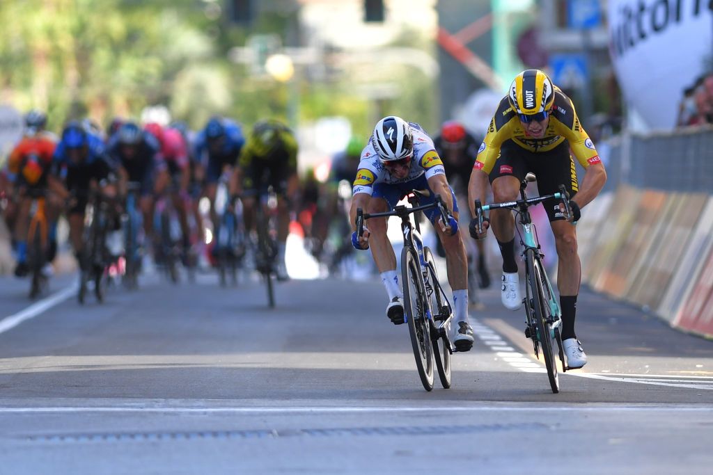 wout van aert alaphilippe milan san remo