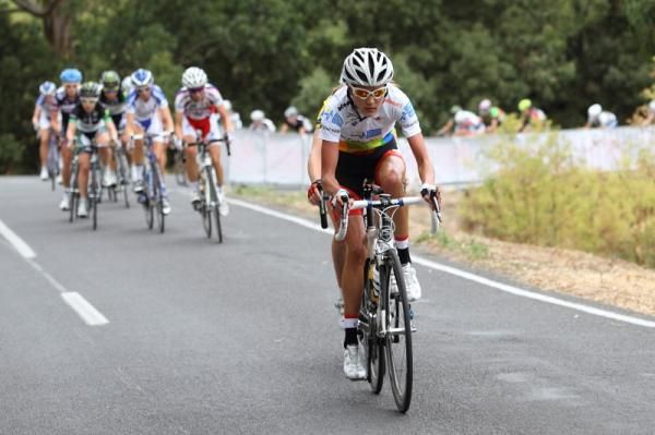 A small gap gained by Carlee Taylor (Vienne Futuroscope) was closed on the flatter road at the top of the climb