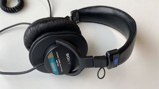 Best headphones for digital piano: Sony MDR-7506