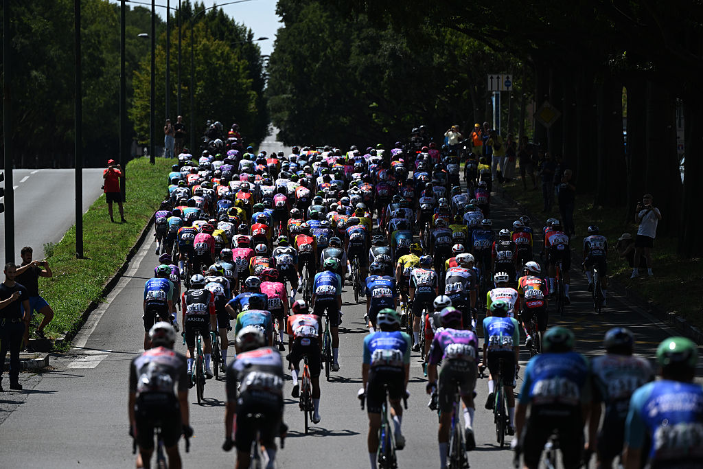 Vuelta a España 2025 peloton on stage 1