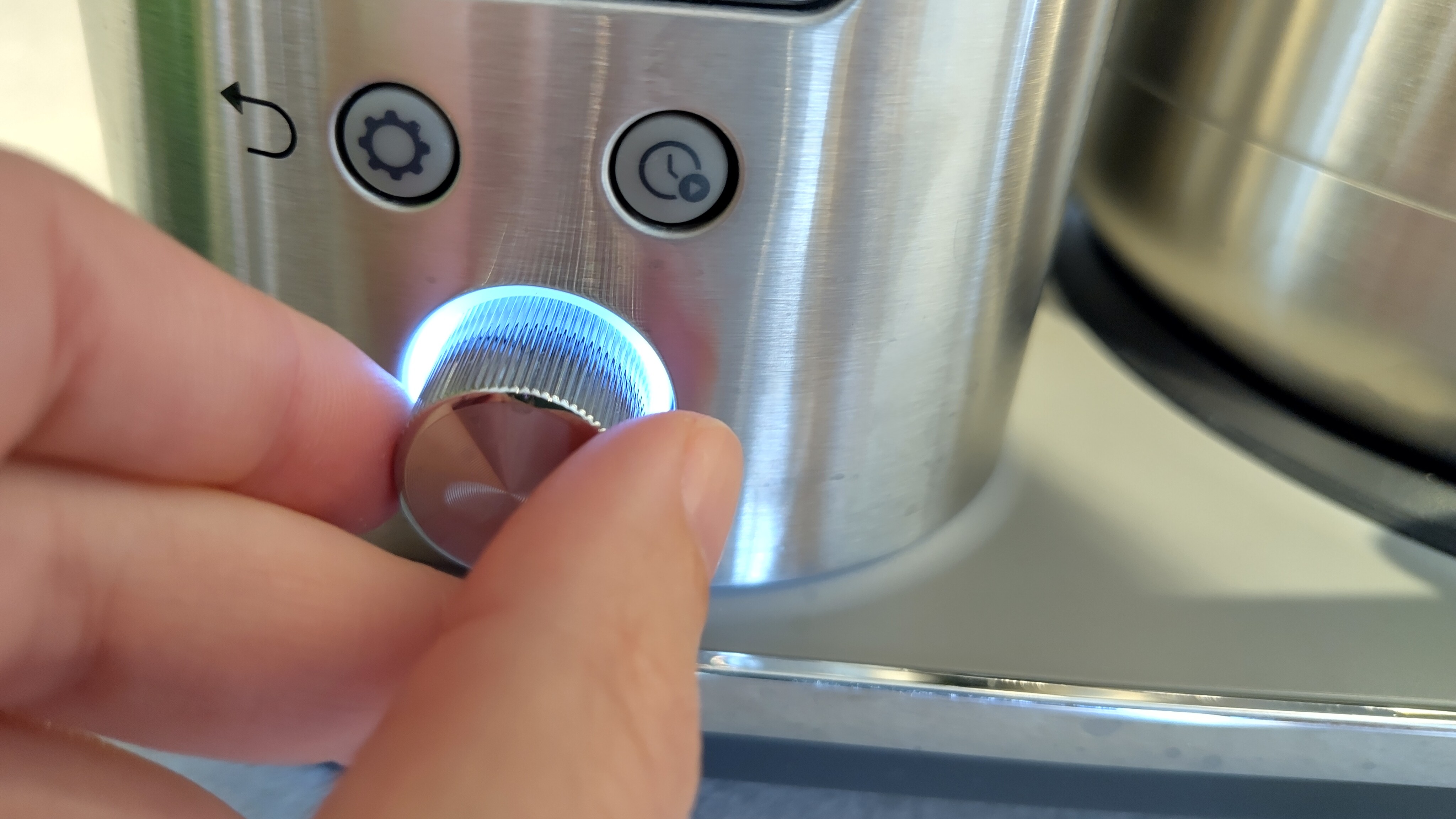 Using dial to adjust settings on Sage Luxe Brewer Thermal