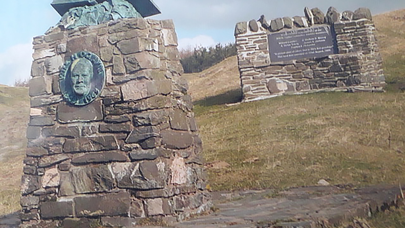 W-Ogilvie-Cairn-_-Memorial-Seat-unveiled-2009-2021_4251523_RM51_79599403_RM.jpeg