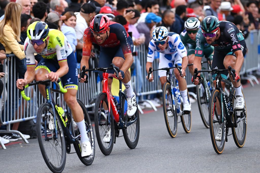 Filippo Ganna (Ineos Grenadiers) and Nico Denz (Bora Hansgrohe) went all in the breakaway