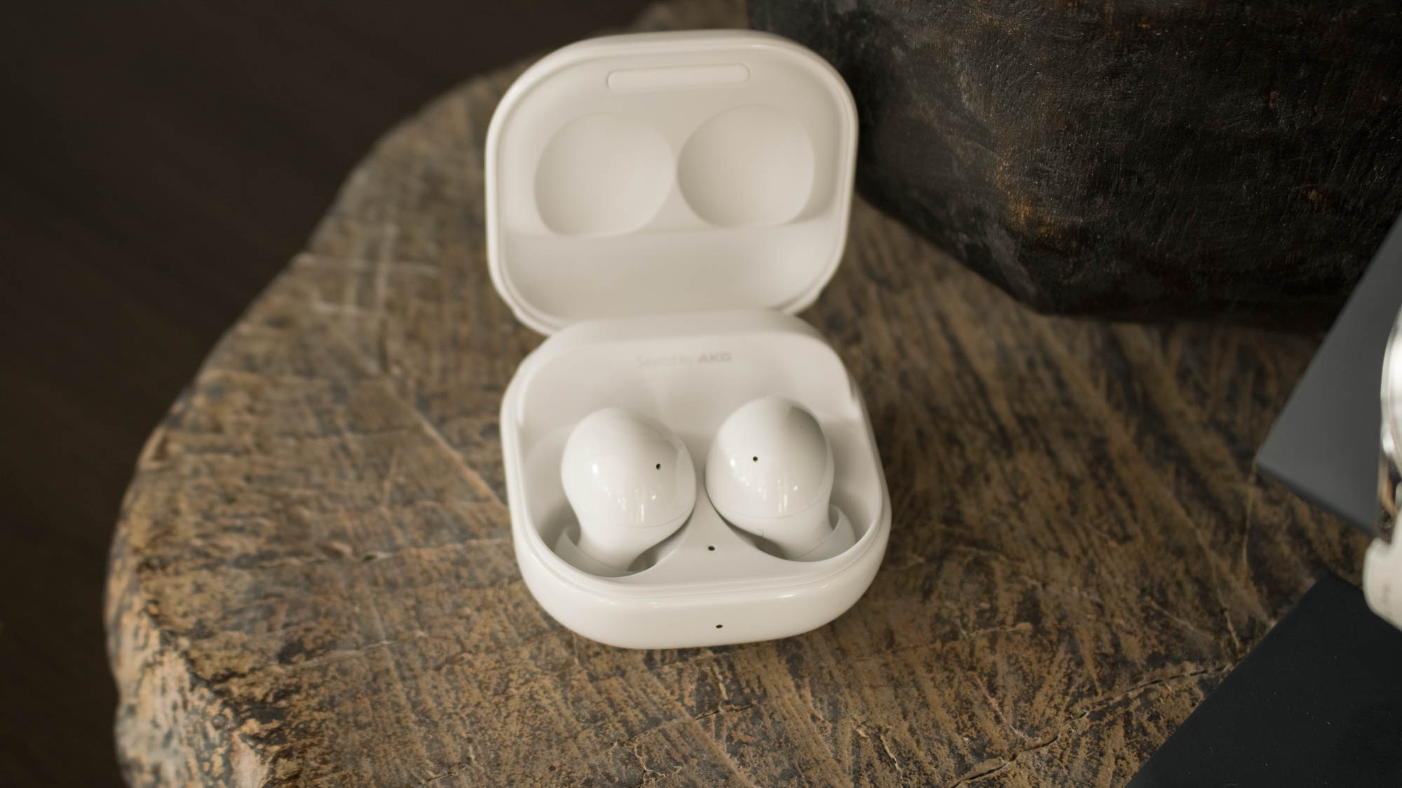 best cheap noise-cancelling earbuds: Samsung Galaxy Buds 2