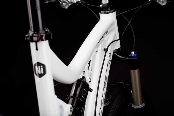 The curved top tube helps give plenty of standover clearance on the Nickel.