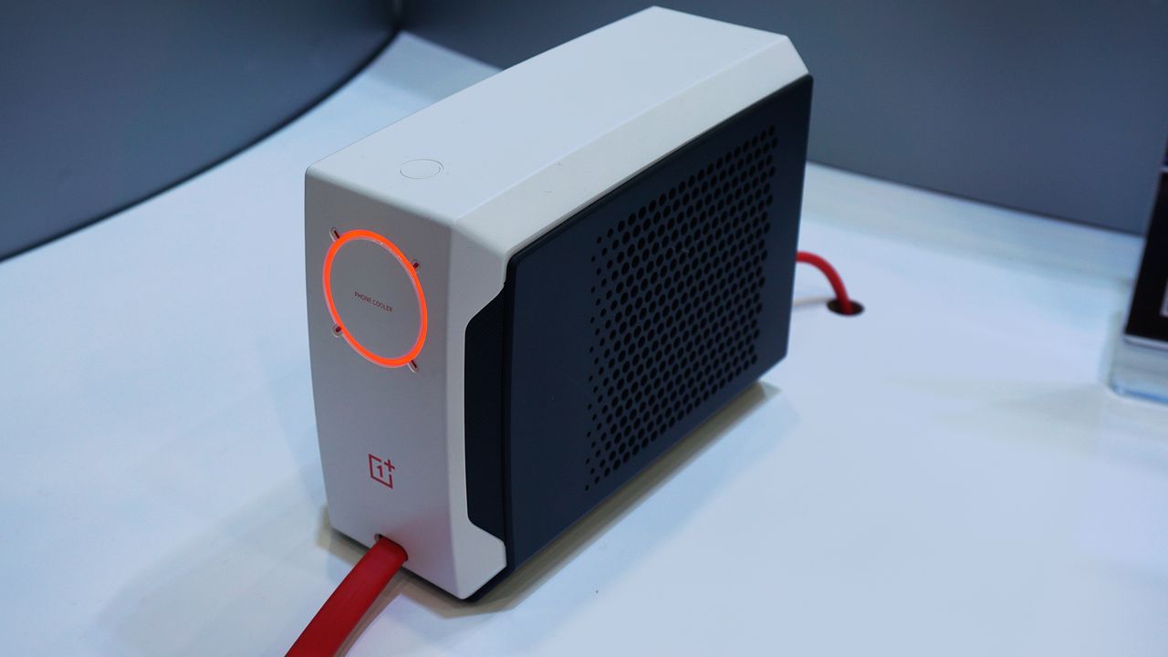 OnePlus 45W Liquid Cooler 3/4 view light on