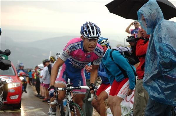 Cunego was in control from the moment he attacked on the Alto de Los Villares