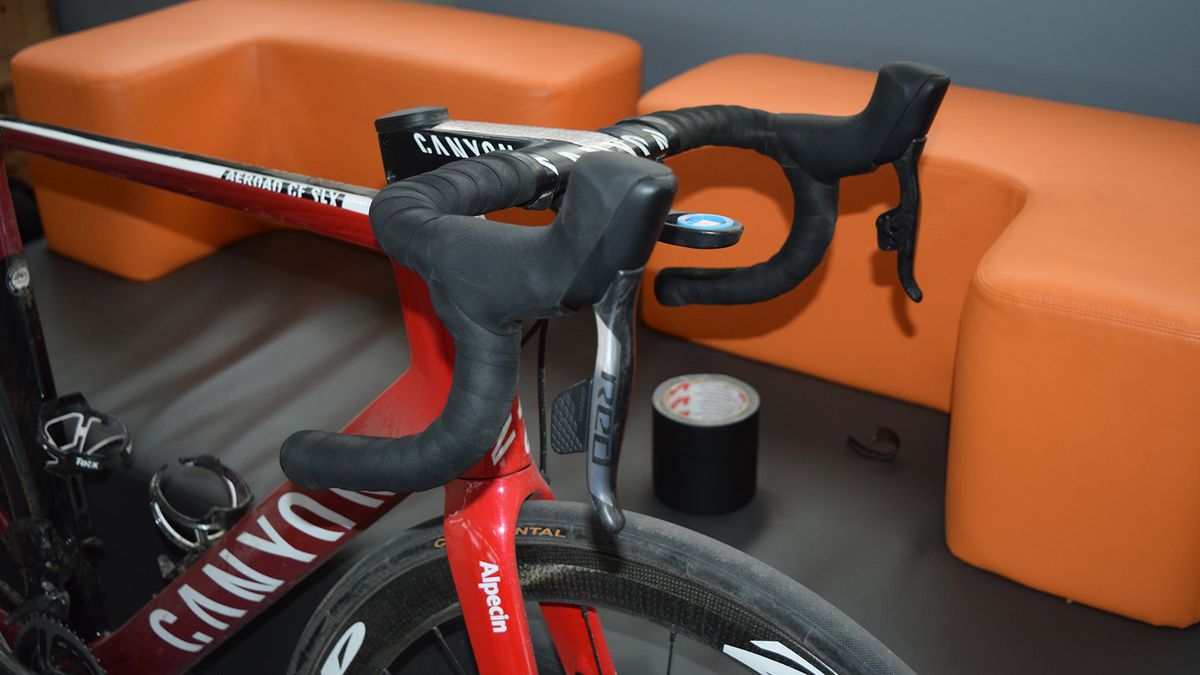 A look at the SRAM RED eTap AXS HRD levers