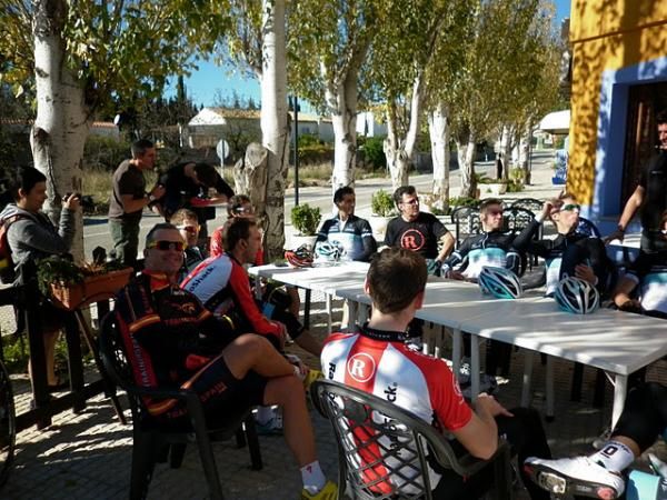RadioShack-Nissan-Trek stop for a coffee break.