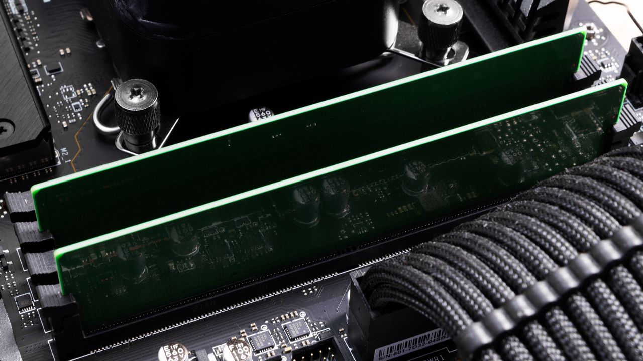 Samsung DDR5-4800 C40 Review: Overclocking Champ | Tom's Hardware