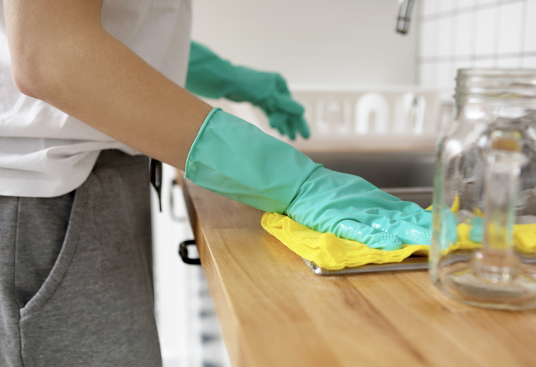 aldi specialbuys: Woman using baking soda to clean her kitchen