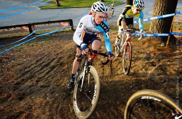 The leaders up the steep climb on the final lap