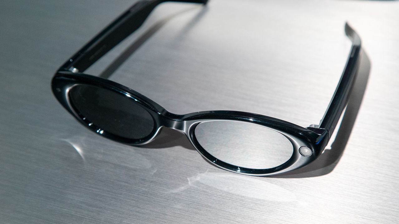 Hands-on with Samsung Glasses with Warby Parker and Gentle Monster styles