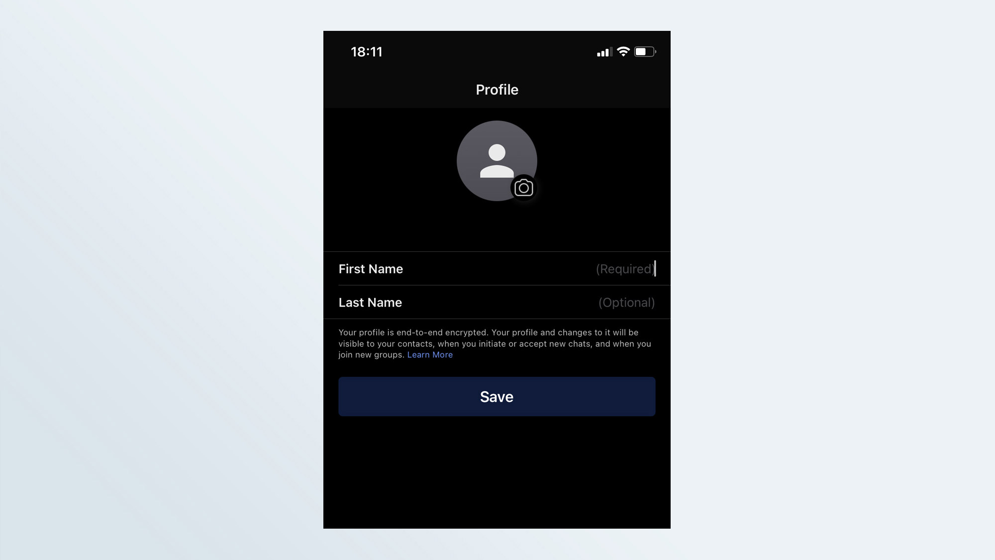 Снимок экрана страницы ввода имени, используемой при создании учетной записи в приложении iOS Signal.