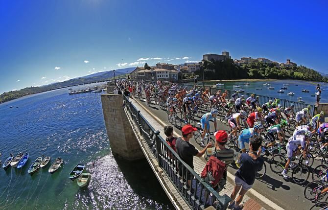 The start of stage 19 of the Vuelta a Espana