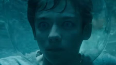 Asa Butterfield with a bubble over his head in Miss Peregrine's Home for Peculiar Children