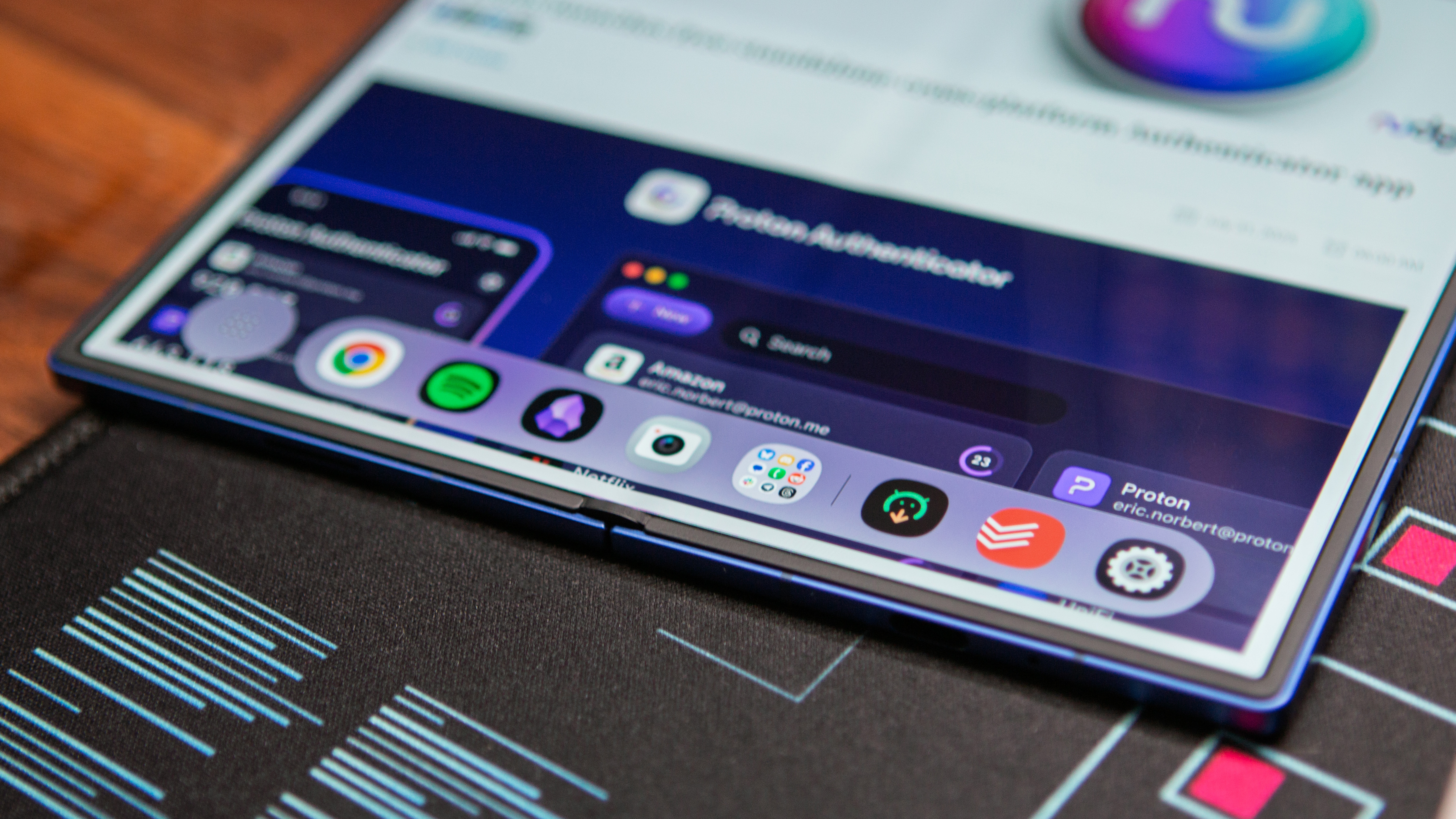 Taskbar on the Samsung Galaxy Z Fold 7
