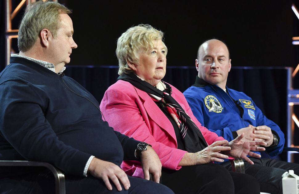 Female NASA Mission Controller Recalls Challenges of Bringing Apollo ...