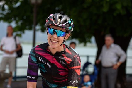 Tiffany Cromwell (CANYON//SRAM Racing) wins the sprint finish to Giro Rosa 2016 - Stage 4