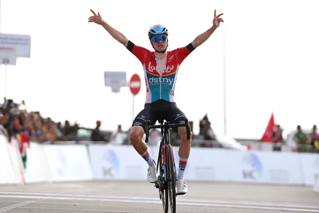 Lennert van Eetvelt vince a Jebel Hafeet (foto: Getty Images)