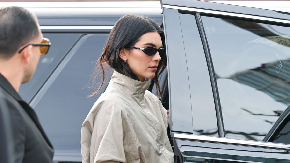No Sneakers, No T-Shirts—This Is the It-Girl Way to Wear Capri Pants in 2026