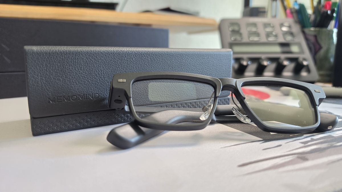 The MemoMind One smart glasses