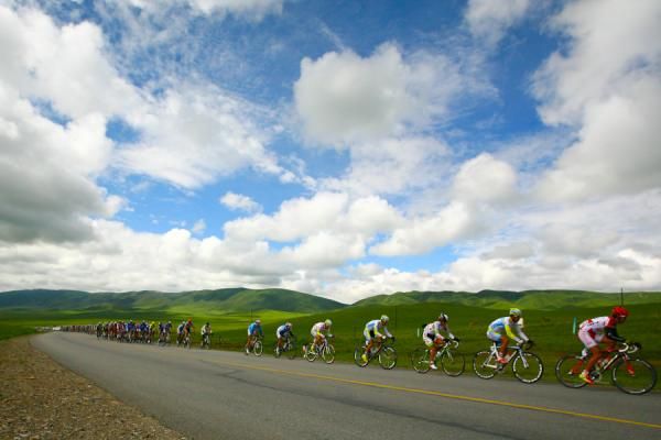 Peloton at the first KOM