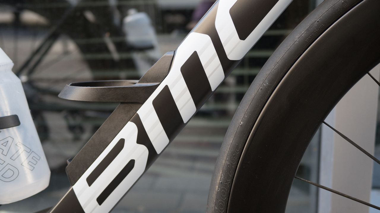 BMC Teammachine R 01 LTD logo on downtube