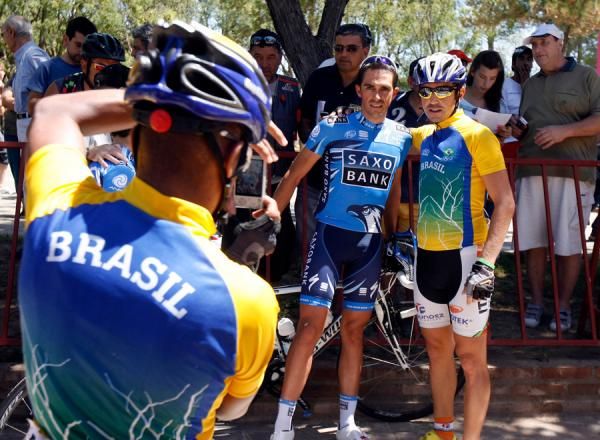 Alberto Contador get's a photo with a fan.