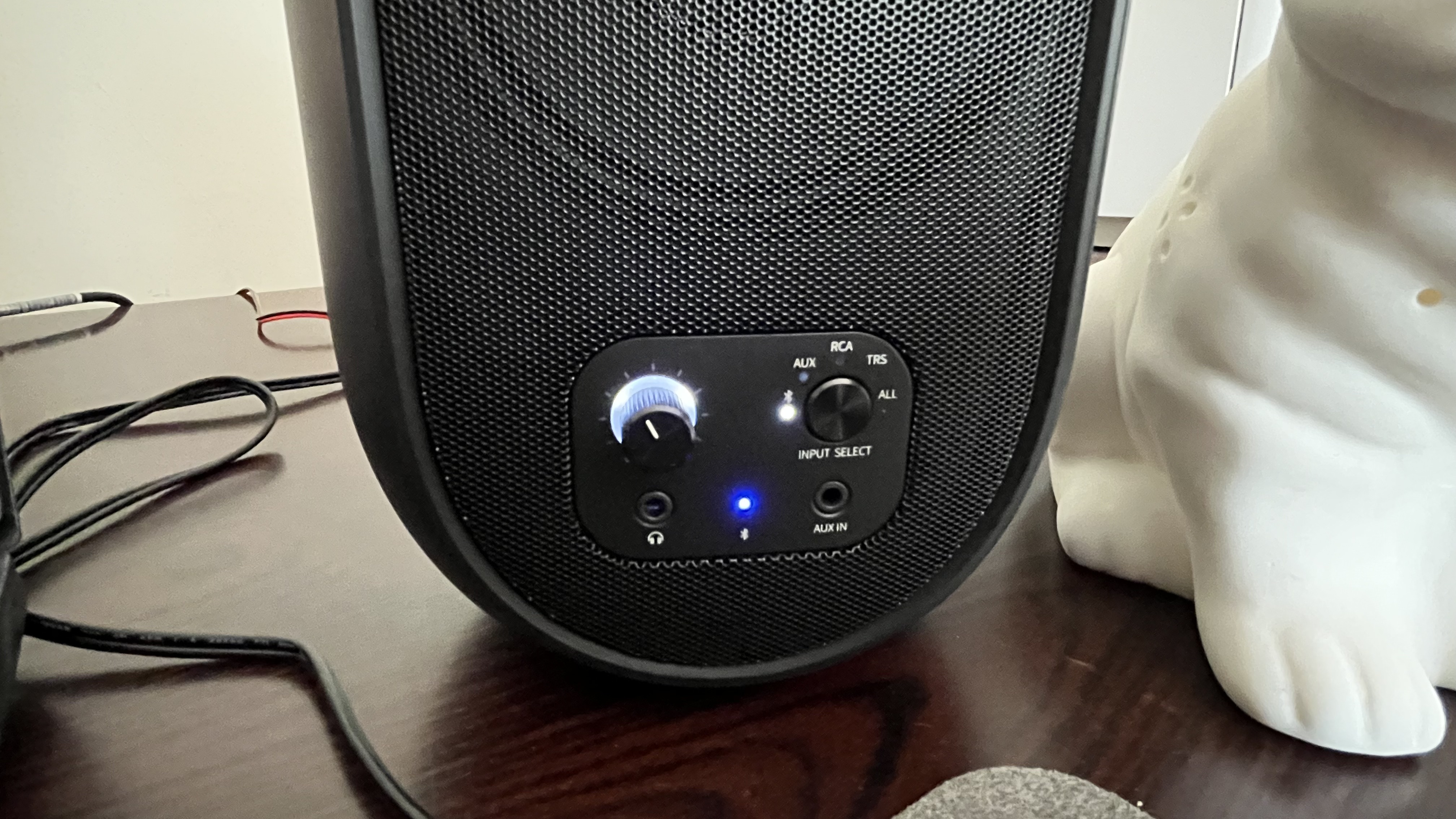 JBL 104-BT speaker frontside controls