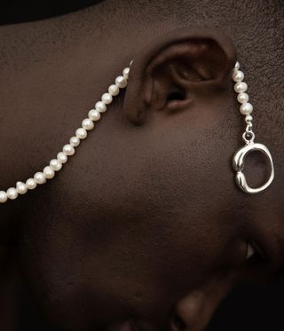 Pearl chain by Mara Paris.
