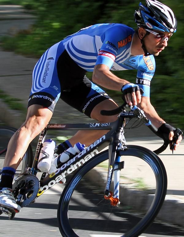 Davide Frattini (UnitedHealthcare Professional) brings back a break to help the team.