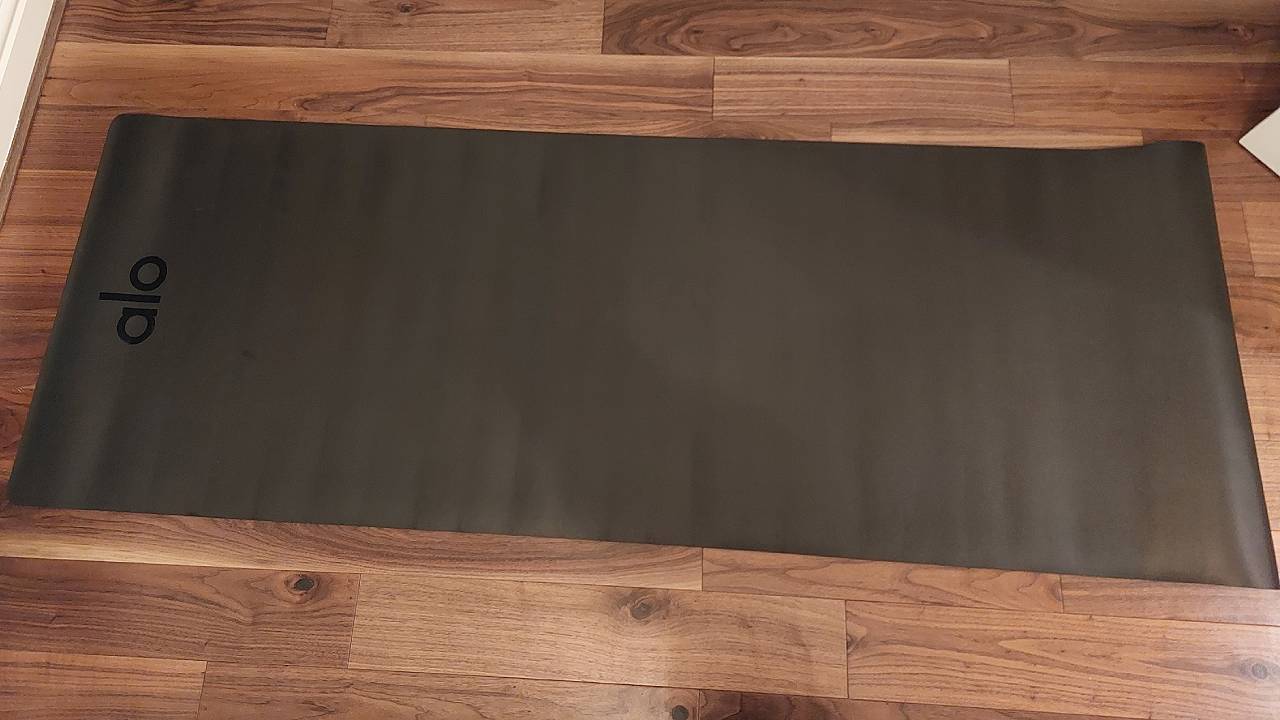 Alo Yoga Warrior Mat In Dove Grey OS 