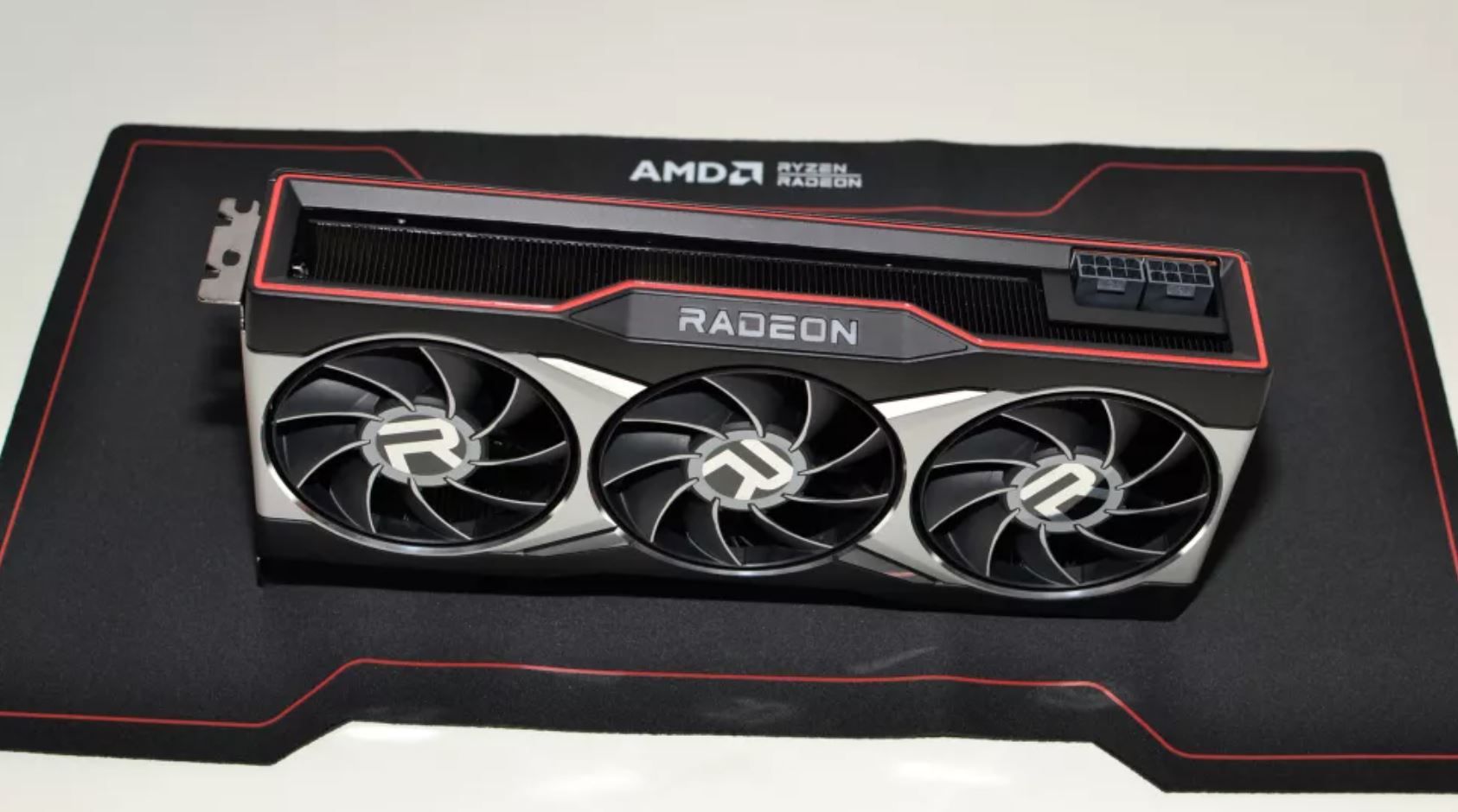 AMD RX 6900XT Screams at 3.3 GHz, Breaking Another World Record