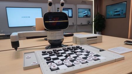 SenseRobot AI Chess Robot