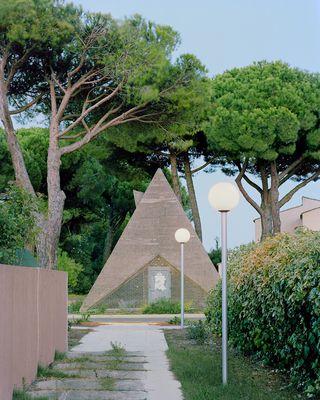 La Cité Oasis, a photographic series on La Grande Motte, shot by Charly Broyez & Laurent Kronental and showing sculptural, white and geometric modernist architecture in the south of france, surrounded by green spaces and in monumental scale