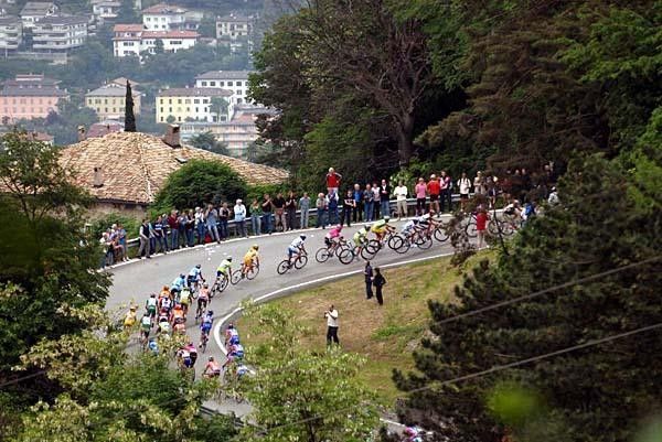 The peloton makes its way up Monte Bondone