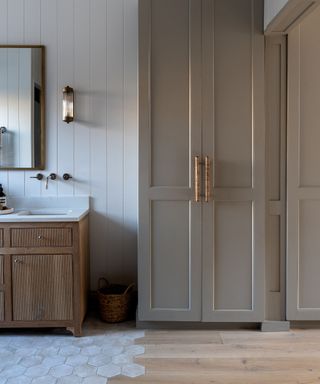 bathroom with hexagonal tiles integrated with oak engineered wooden floor