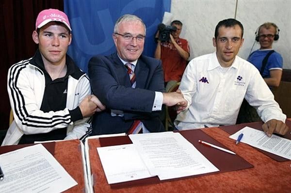 Mark Cavendish (l), Pat McQuaid and Sandy Casar