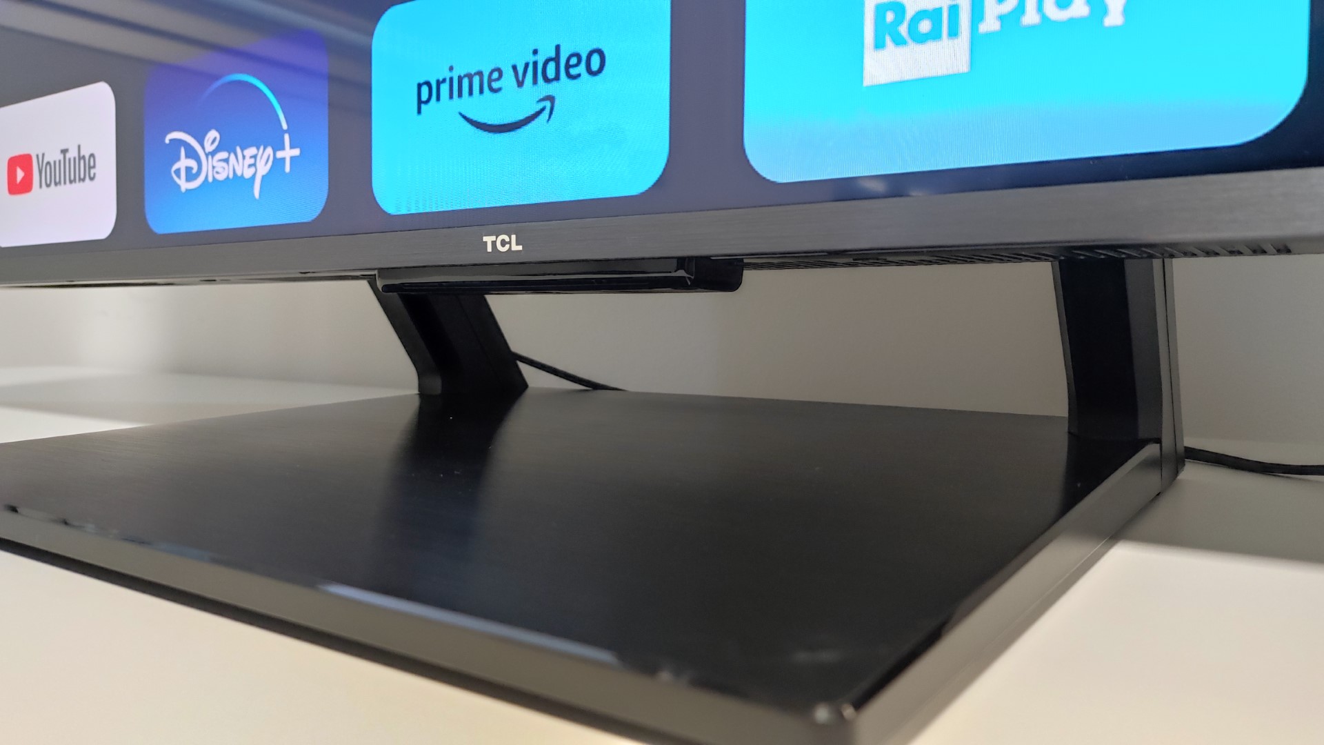 TCL C73