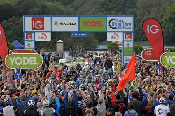 The peloton rolls out of Trentham Gardens amidst big crowds at the start of stage 5.