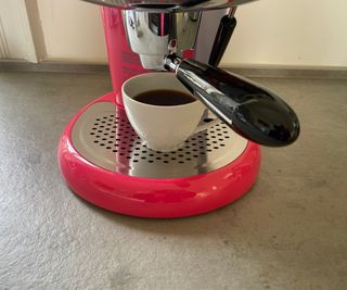 illy X7 espresso machine brewing an Americano