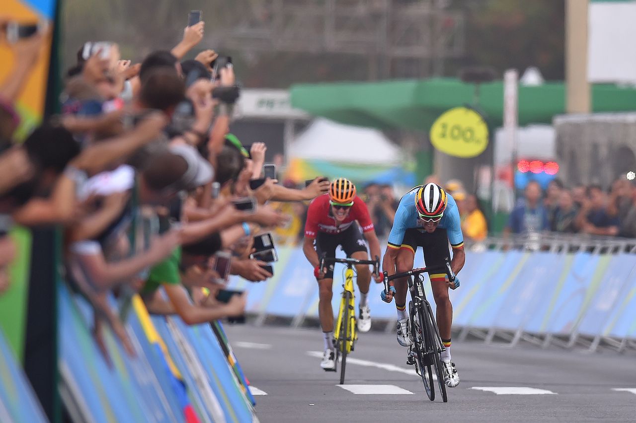 Greg Van Avermaet sprints ahead of Jakob Fuglsang at the 2016 Rio Olympic Games