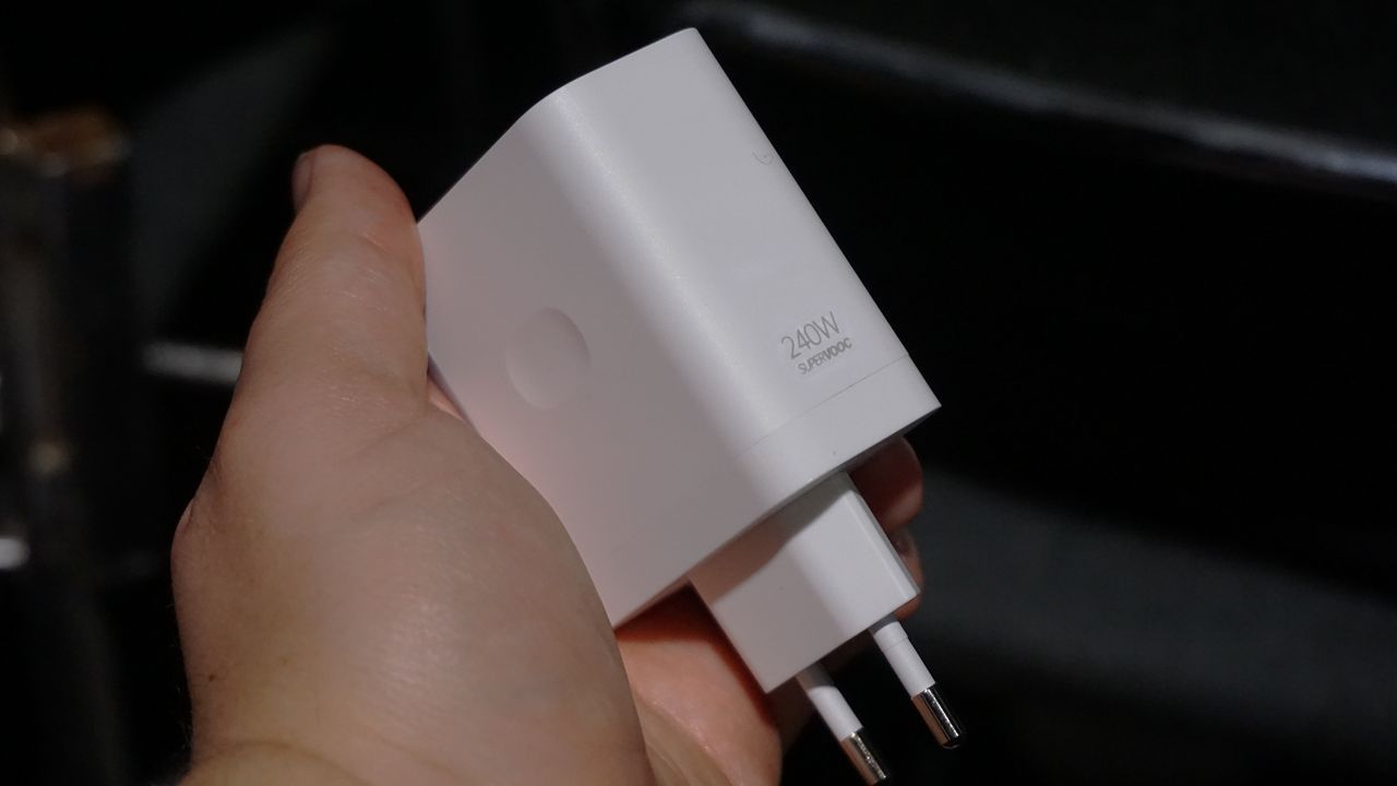 Realme GT 3 hands-on charger