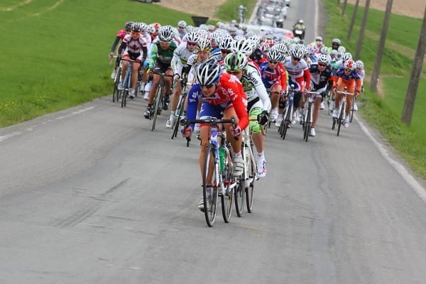 Hannah Mayho (Great Britain) leads the bunch