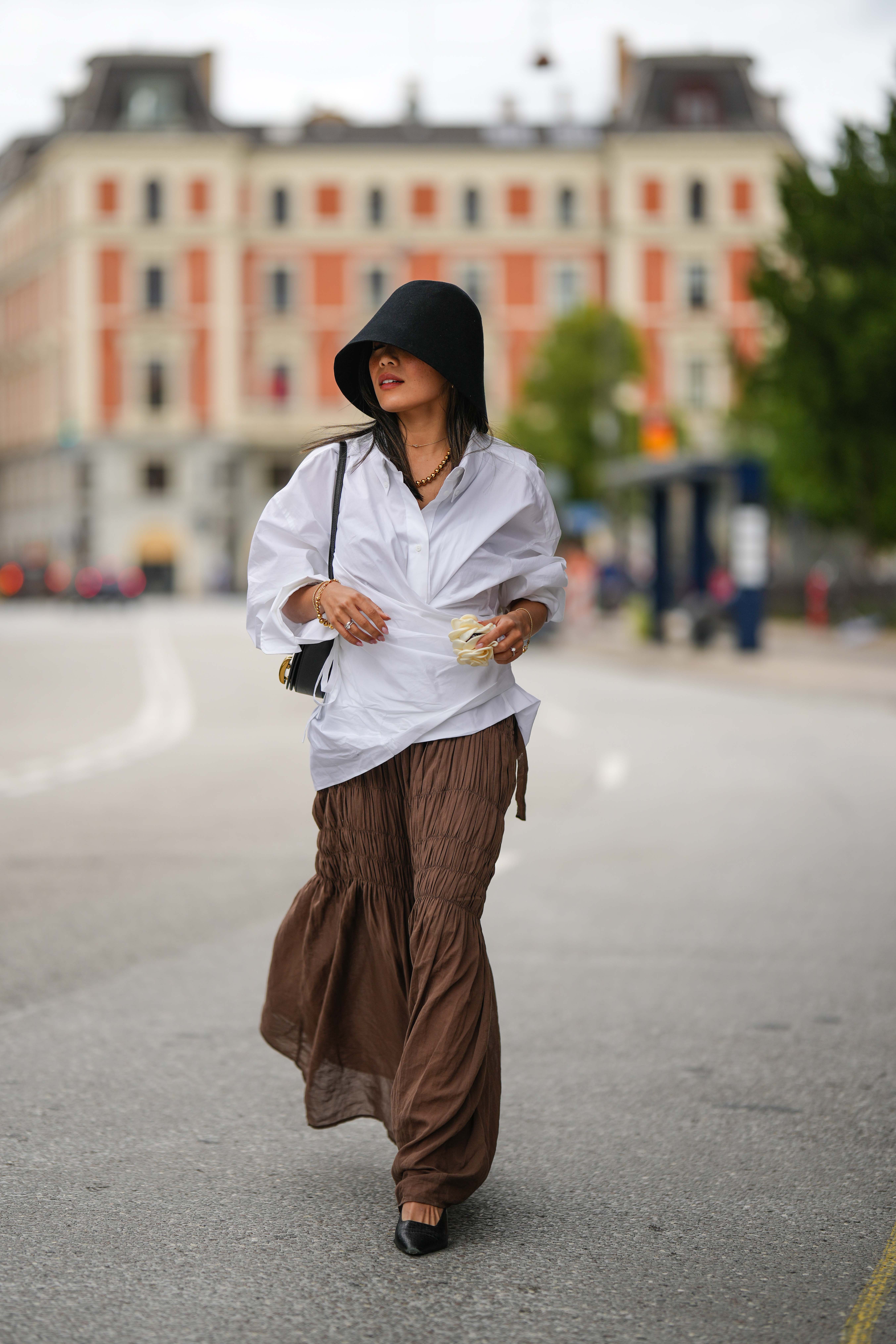 Woman wearing a white cinched shirt