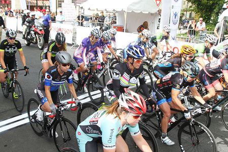 A disappointingly small Women’s field takes off downtown for the Thompson Bucks County Classic, which this year even offered an equal prize with the Men.