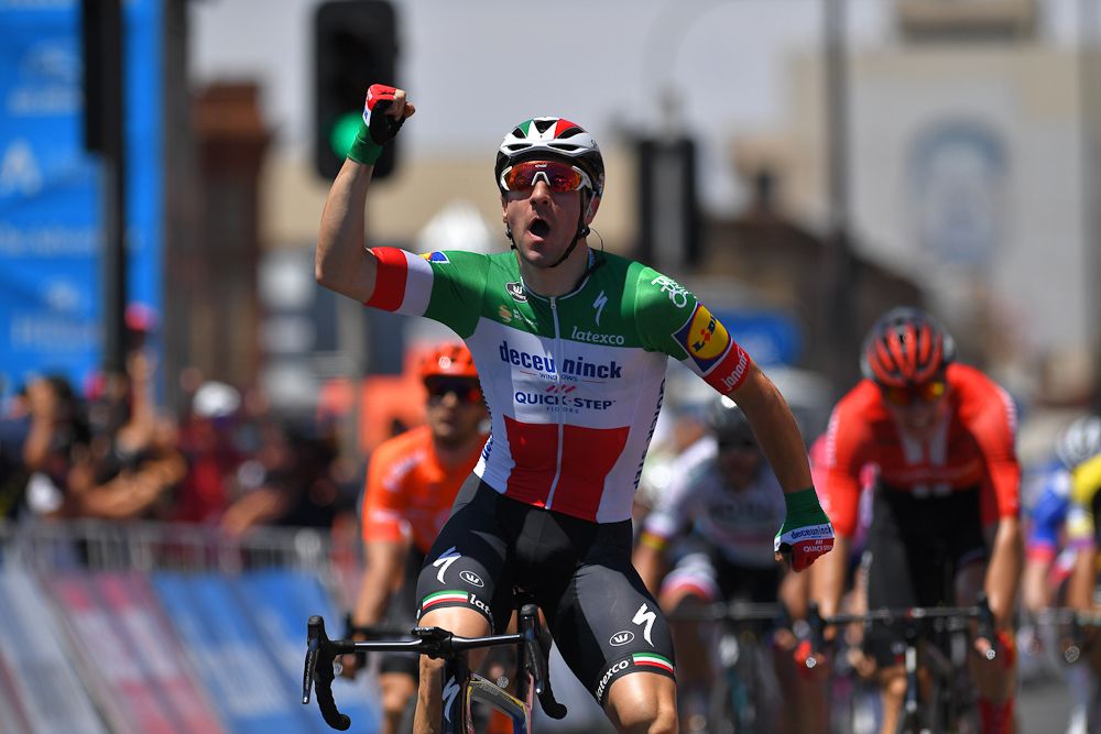 Elia Viviani wins stage 1 at the tour Down under