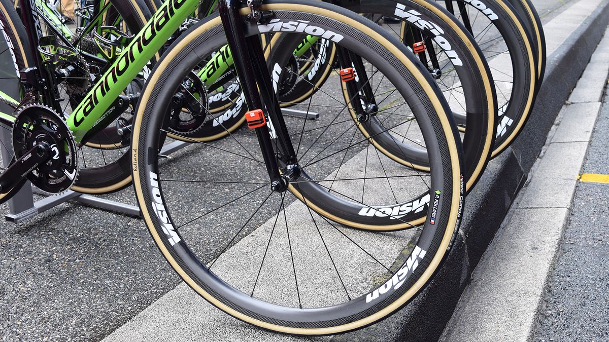 Rolland's Cannondale is paired with Vision Metron 40 SL tubular wheels