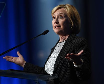Hillary Clinton to decide on another White House bid by early 2015